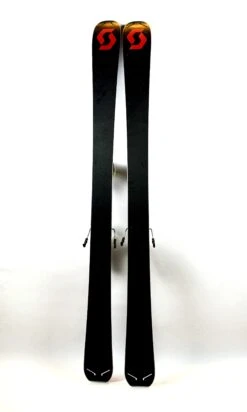 Voorkant -SneeuwSpel Winkel SkiScottSlight93 SalomonWarden11base