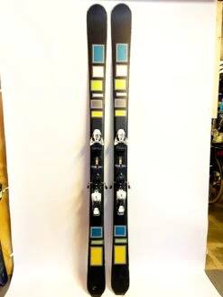 Ski Scott The Ski -SneeuwSpel Winkel SkiScottTheSkizwartFF