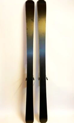 Ski Scott The Ski -SneeuwSpel Winkel SkiScottTheSkizwartbase