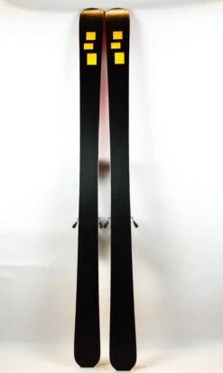 Voorkant -SneeuwSpel Winkel SkiScotteDeSkibase