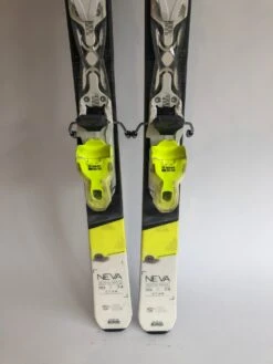 Ski Dynastar Neva -SneeuwSpel Winkel Ski Dynastar Neva Tail